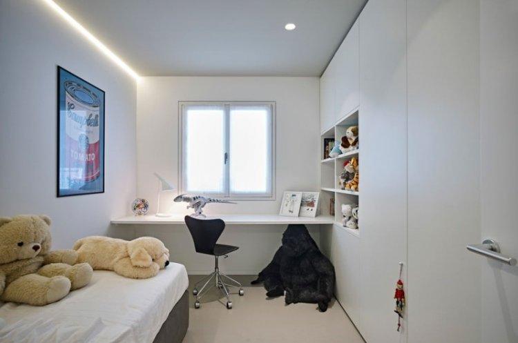 Plafond tendu dans une petite chambre d'enfants