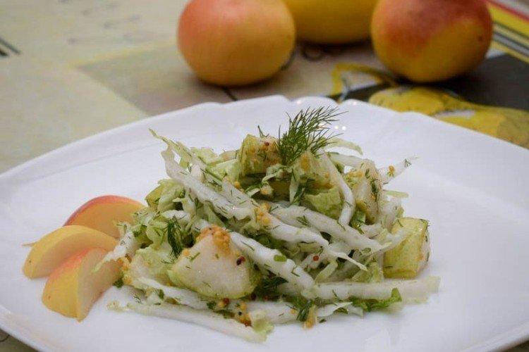 Salade de chou chinois à la poire - Recettes de salades du Nouvel An sans mayonnaise