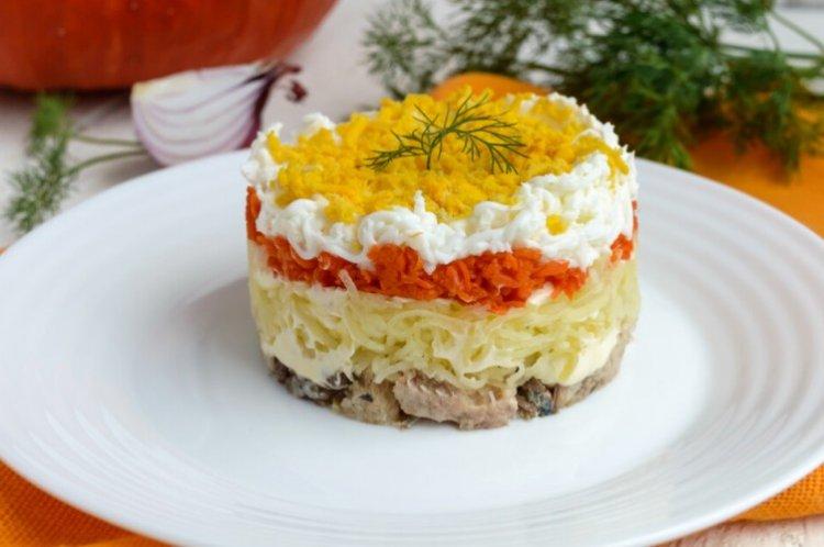 Mimosa au fromage cottage - Salades du Nouvel An sans recettes de mayonnaise