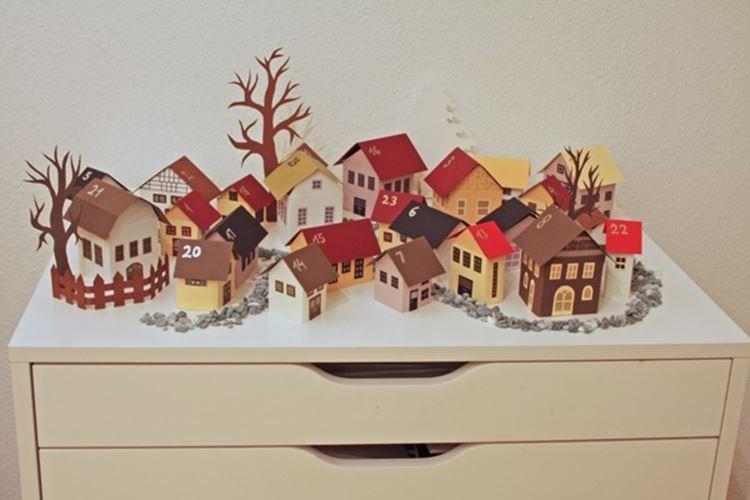 Calendrier de l'Avent DIY du Nouvel An sous forme de maisons