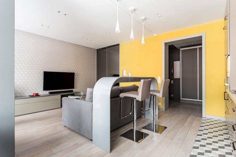 Papier peint pour le salon combiné avec la cuisine