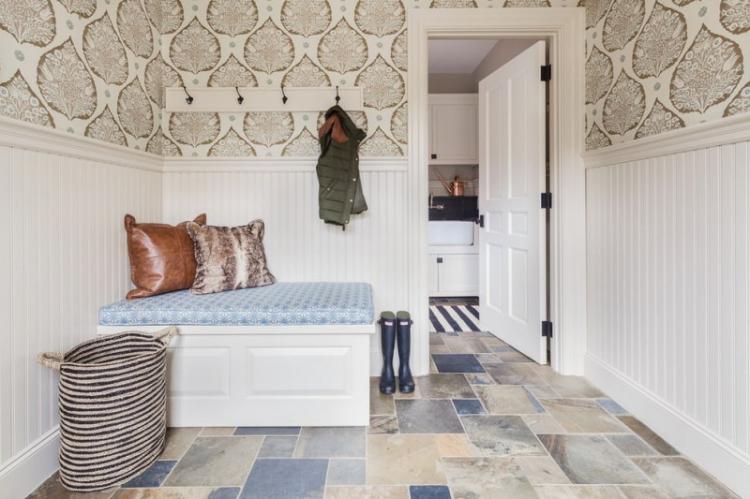 Papier peint pour le couloir dans un style classique