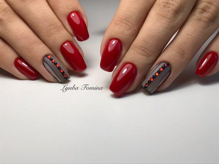 Manucure rouge d'automne 2020 - photo