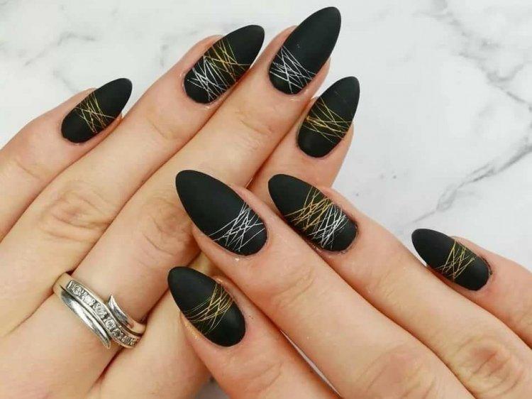 Manucure d'automne 2020 avec toile d'araignée - photo