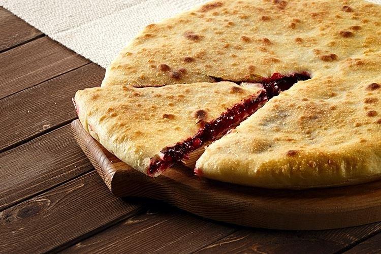 Tarte ossète aux cerises et aux noix - recettes