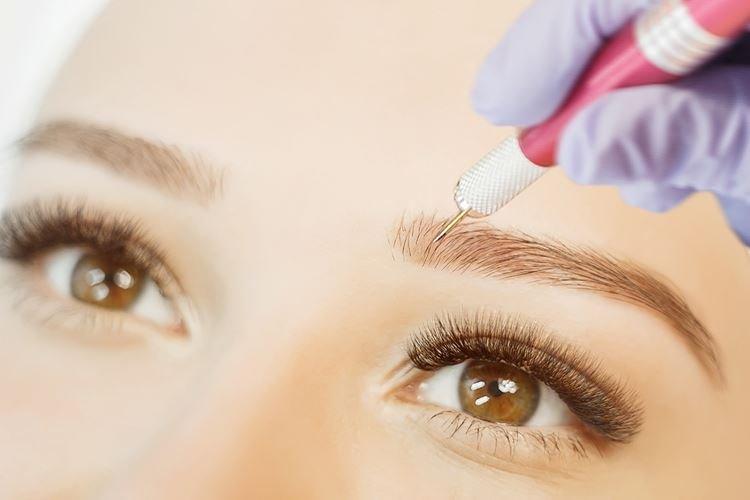 Qu'est-ce que le maquillage permanent des sourcils