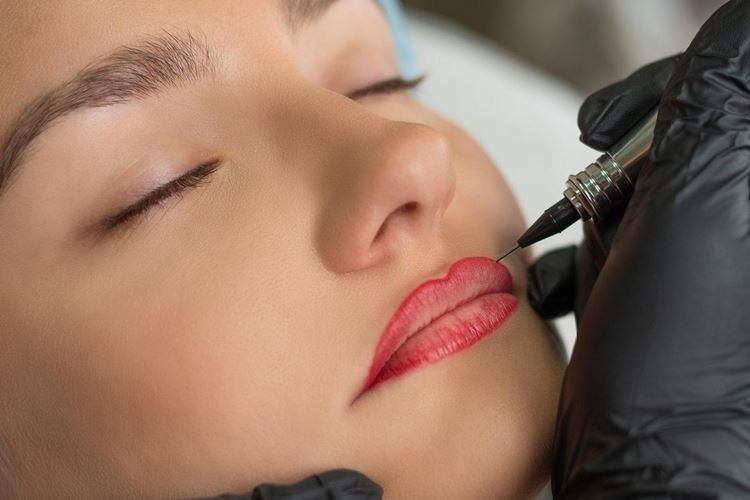 Technique de contouring - Maquillage permanent des lèvres