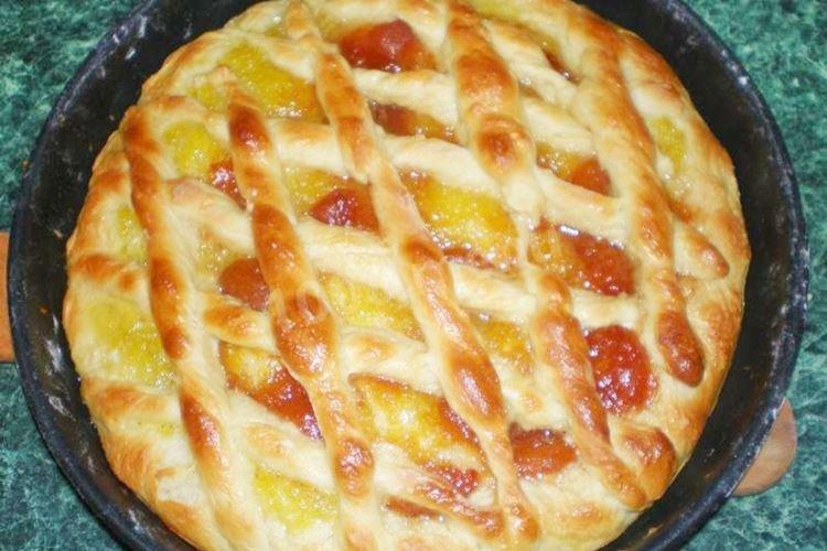 Gâteau à la levure avec confiture - recettes