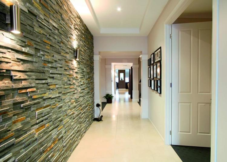 Carrelage dans le couloir - photo