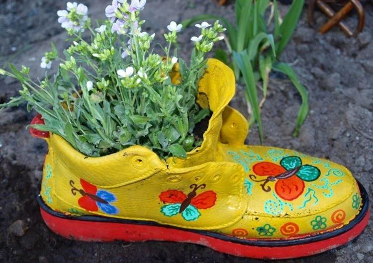 Parterres de toutes sortes de choses - Bricolage pour une résidence d'été et un jardin