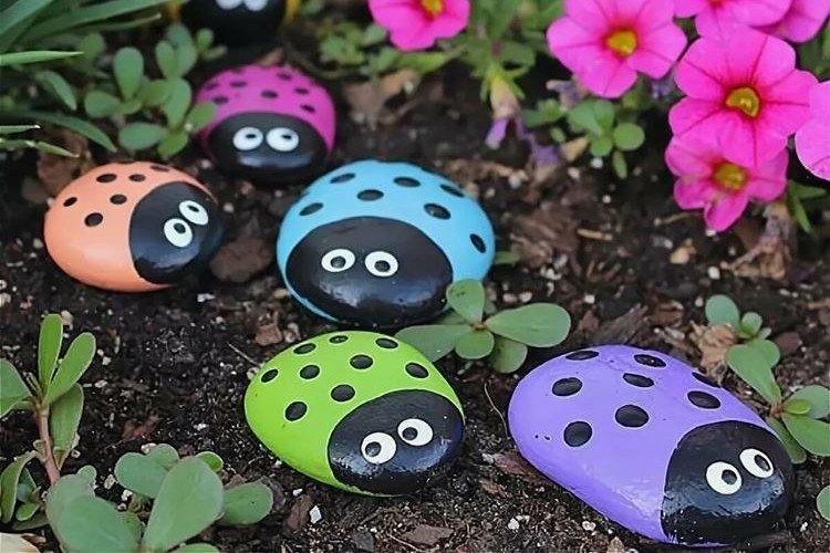 Figures de pierres - Artisanat pour une résidence d'été et un jardin de leurs propres mains