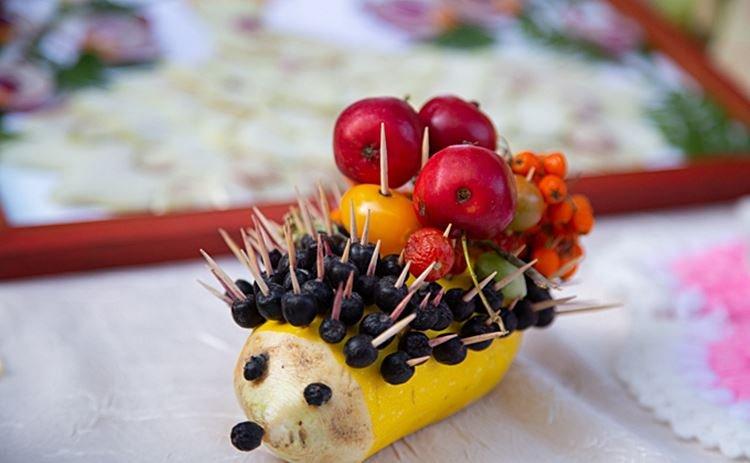 Hérisson de fruits - Artisanat des légumes à l'école