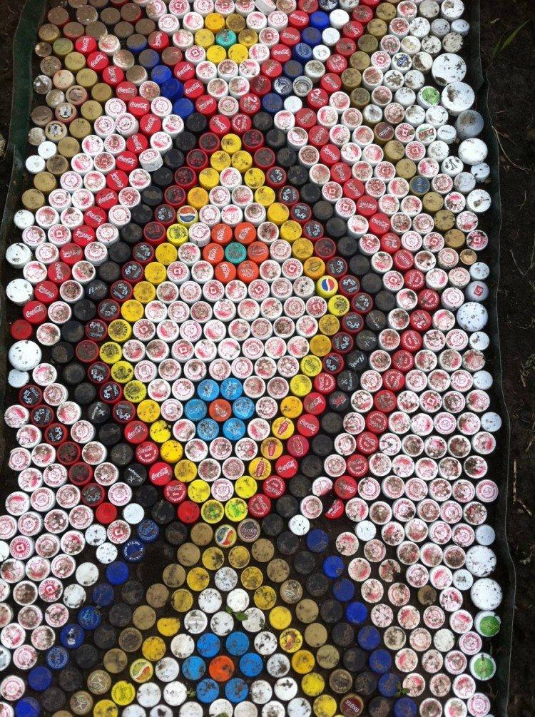 Sentier de bouchons de bouteilles en plastique - Artisanat à partir de bouteilles en plastique de vos propres mains