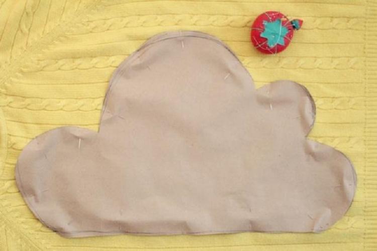 Oreillers décoratifs d'un pull - Bricolage à partir de vieilles choses