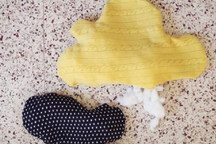 Oreillers décoratifs d'un pull - Bricolage à partir de vieilles choses