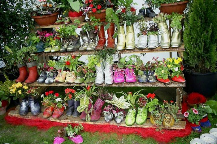Beaux pots de fleurs à partir de vieilles chaussures - Bricolage à partir de vieilles choses