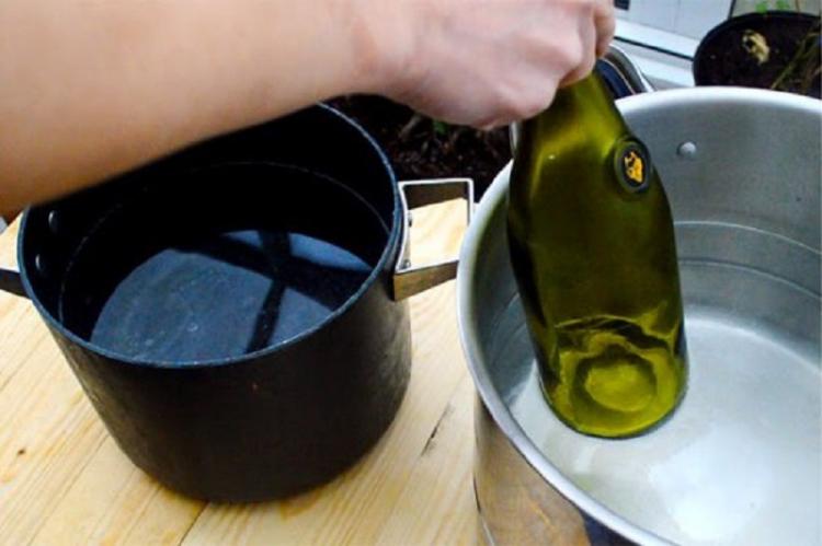 Beau bougeoir bouteille de vin - Chandeliers en verre DIY