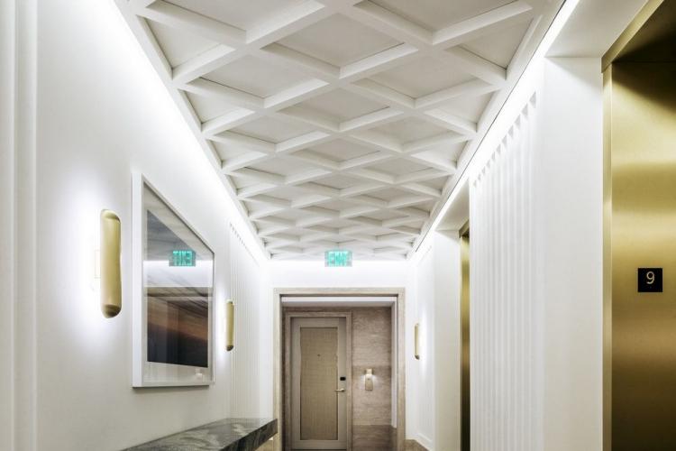 Faux plafond dans le couloir - photo