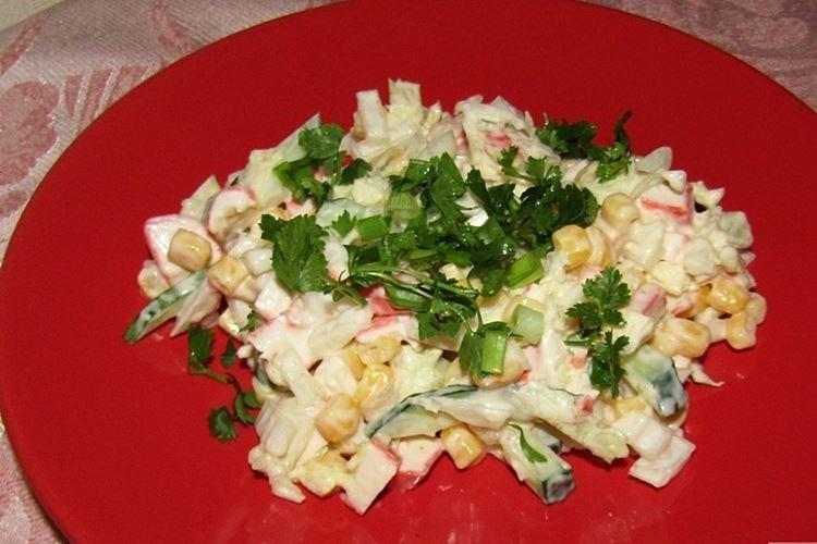 Salade maigre au chou chinois et bâtonnets de crabe - recettes