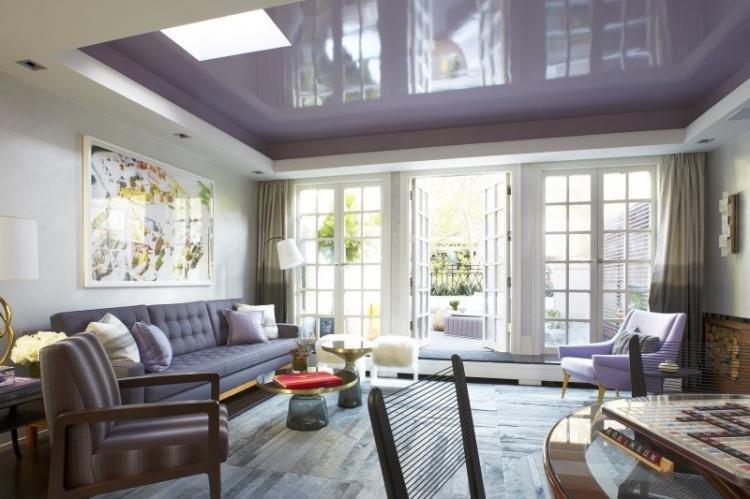 Plafonds en plaques de plâtre duplex dans le hall (salon)