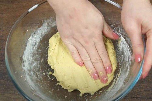 Maison en pain d'épice DIY avec glaçage protéiné en poudre - recette étape par étape