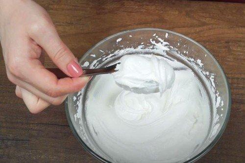 Maison en pain d'épice DIY avec glaçage protéiné en poudre - recette étape par étape