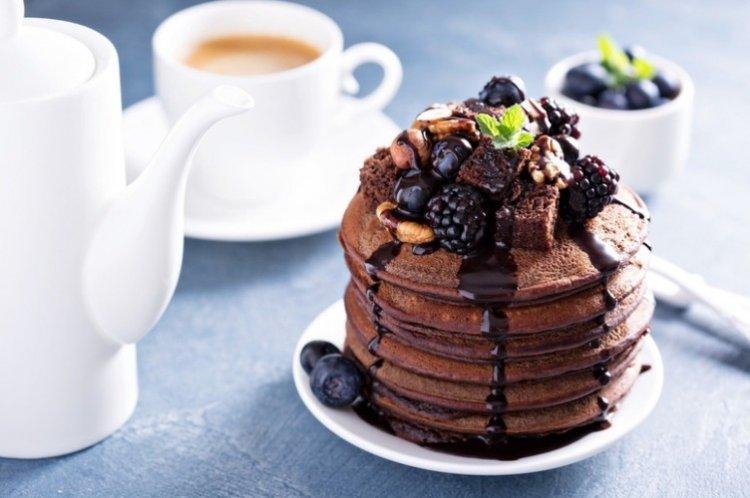 Crêpes au chocolat luxuriantes avec du lait - recettes