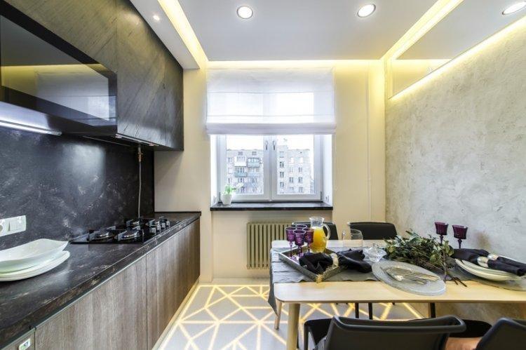 Stores romains dans la cuisine - photo de design d'intérieur