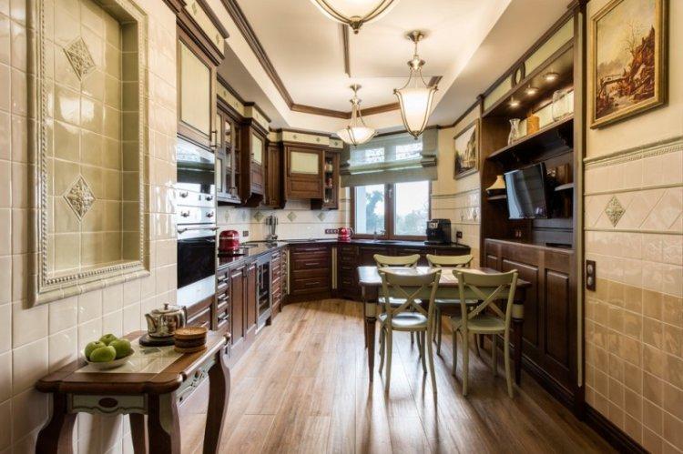 Stores romains dans la cuisine - photo de design d'intérieur