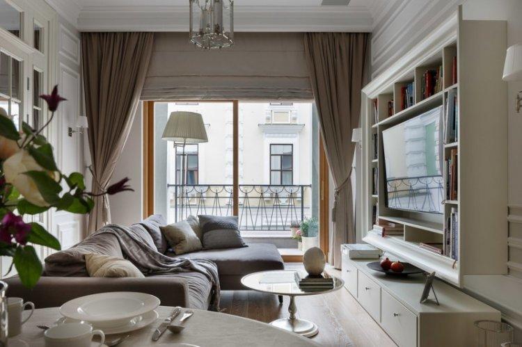 Stores romains dans le salon (hall) - photo de design d'intérieur