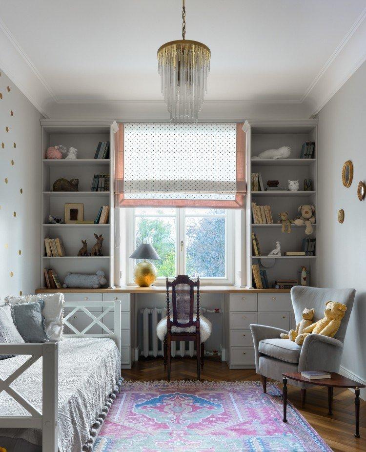 Stores romains dans la chambre des enfants - photo de design d'intérieur