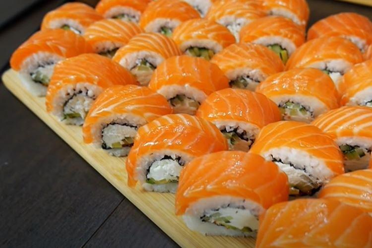 Roll Philadelphia à la maison - recette étape par étape avec photo