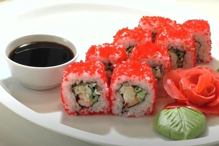 Roll California au crabe à la maison - recette pas à pas avec photo