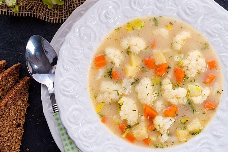 Soupe de poisson saumon rose en conserve au chou-fleur - recettes