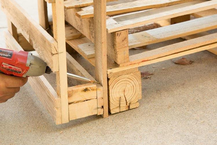 Comment attacher des palettes ensemble - Meubles de jardin en palettes pour chalets d'été