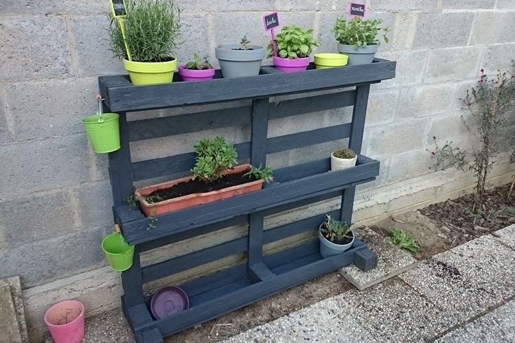 Stand pour fleurs - Mobilier de jardin en palettes pour donner une photo