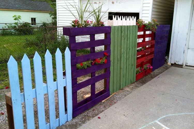 Clôture en palettes - Mobilier de jardin en palettes pour donner une photo