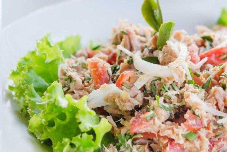 Salade de thon en conserve avec vinaigrette savoureuse - recettes