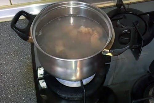 Salade de foie de poulet Pechenkin - recette étape par étape