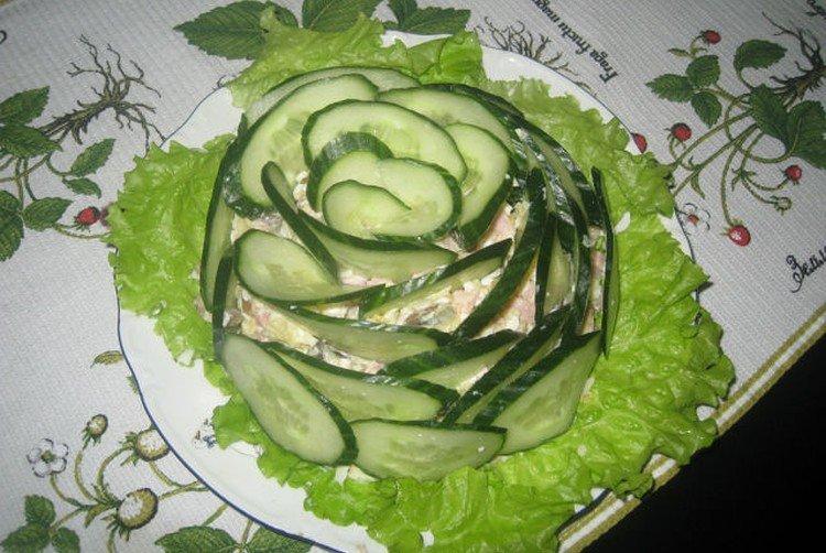 Salade de foie de dinde sur une table de fête - recettes