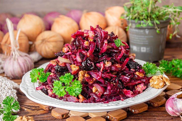 Salade de rubis aux noix et pruneaux - recettes