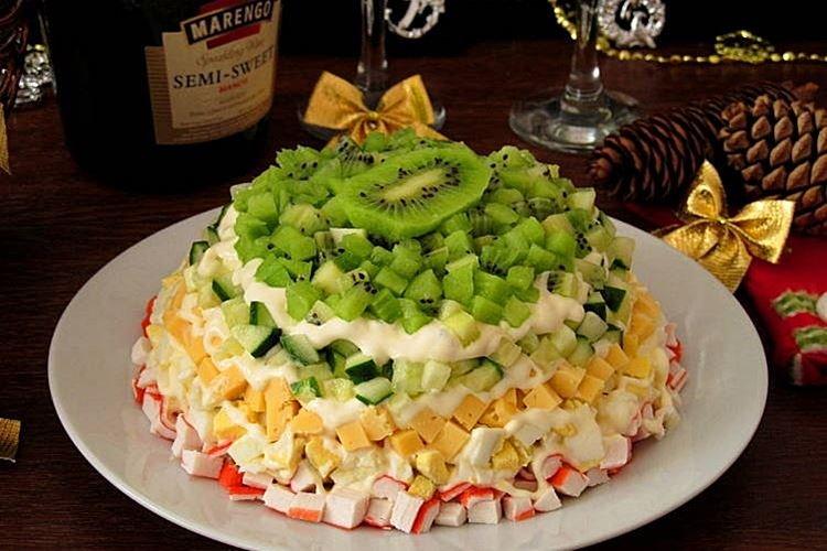 Salade aux bâtonnets de crabe maïs et kiwi - recettes