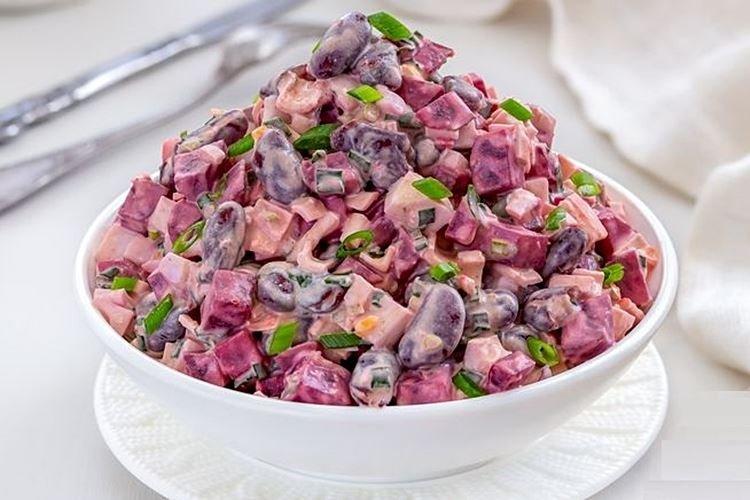 Salade aux bâtonnets de crabe maïs et betteraves - recettes