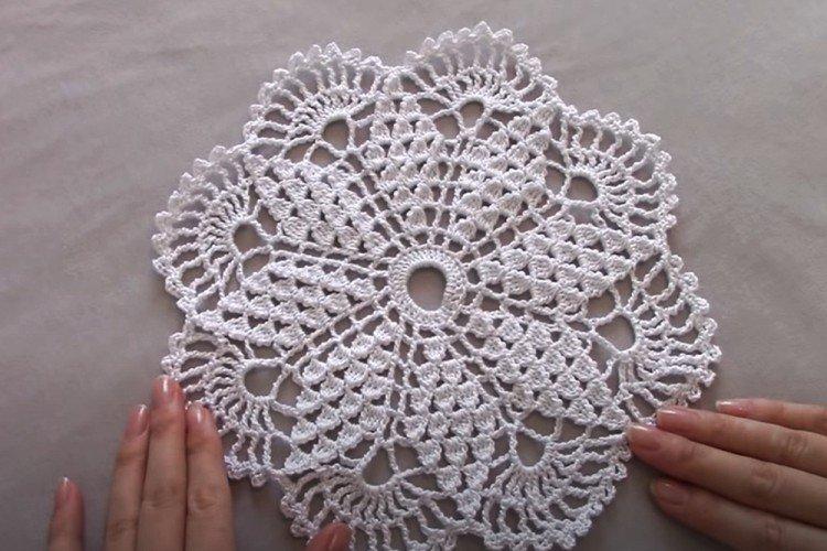 Serviette ajourée au crochet - schémas pour débutants