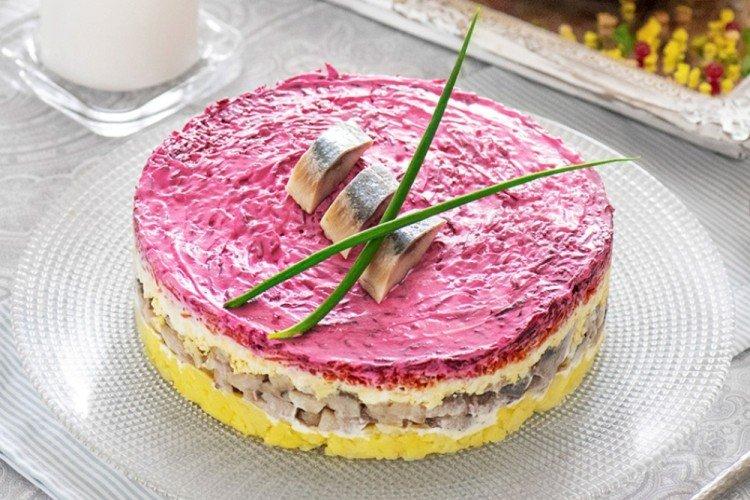 Hareng sous un manteau de fourrure avec de la mayonnaise maison - une recette classique