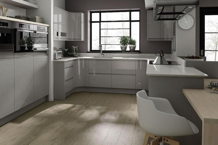 Couleur grise à l'intérieur de la cuisine