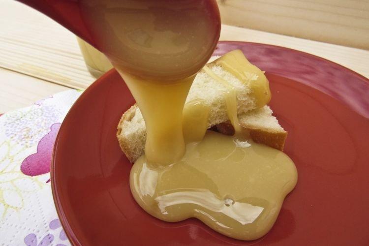 Lait concentré de lait ordinaire et en poudre à la maison - une recette