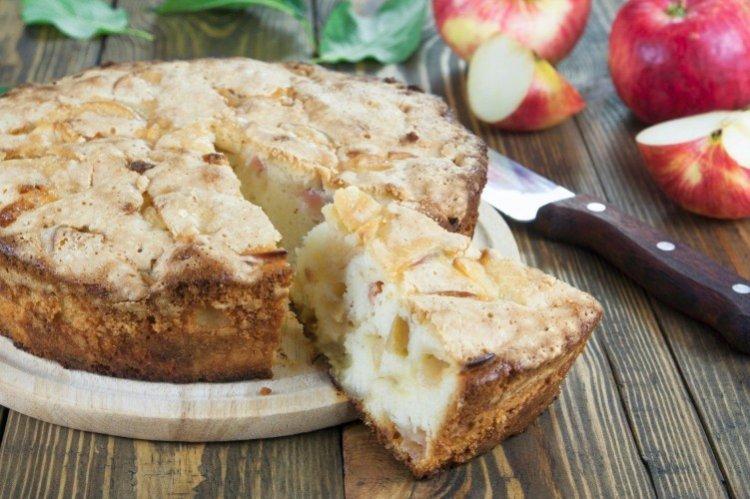 Charlotte à la crème sure au four - recettes