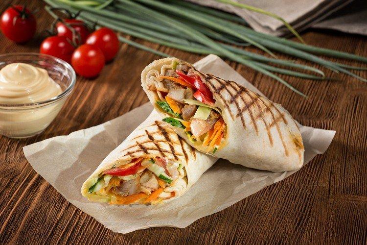 Shawarma au poulet et tahini à la maison - recettes