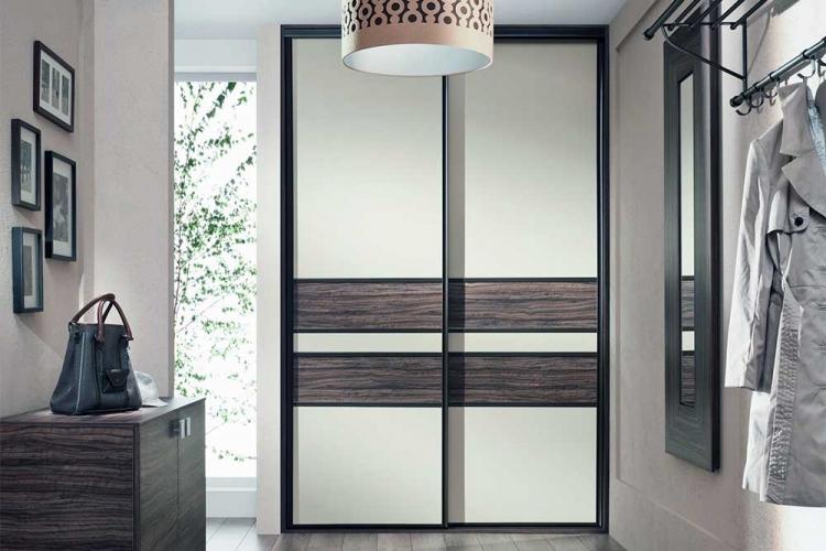 Armoire coulissante dans le couloir - modèles et photos